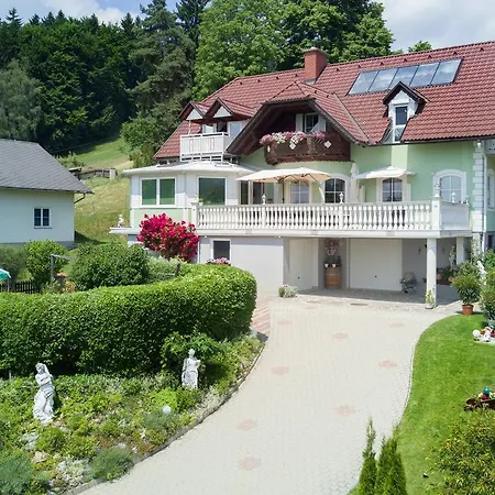 Haus Gschweitl アパート *